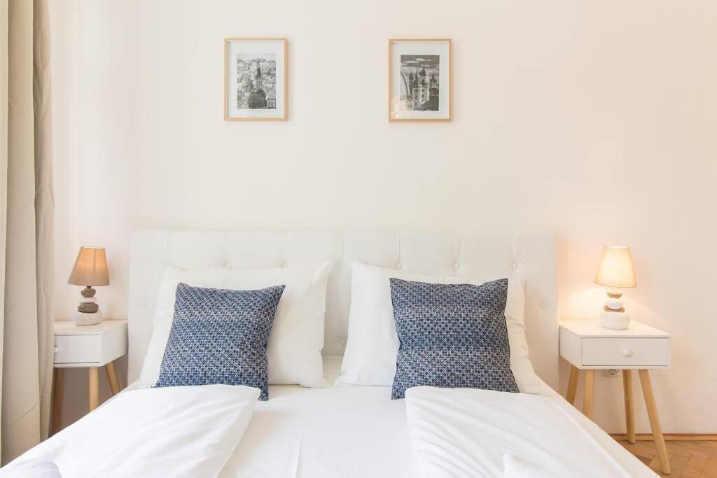 Ferienwohnung Studio In The Historic Center Prag Exterior foto