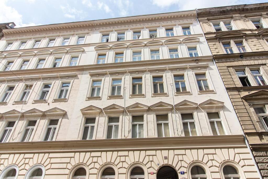 Ferienwohnung Studio In The Historic Center Prag Exterior foto